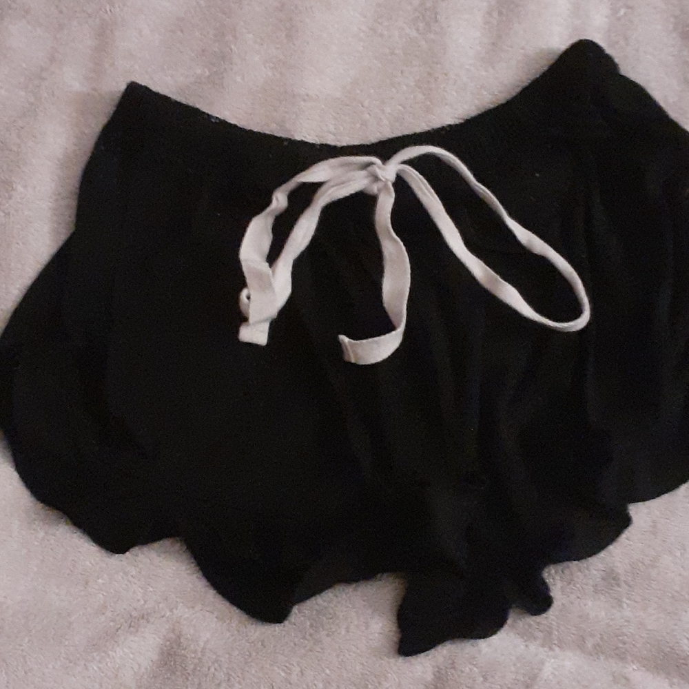 Shorts - Picture 2 of 4
